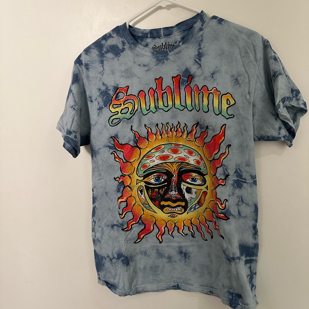 Small tie-dye sublime 40oz of freedom graphic t-shirt